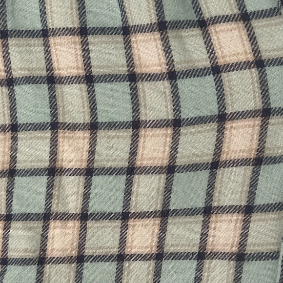Hollister Cozy Flannel (Blue and White Plaid)
Size: Small
EUC - Picture 6 of 6
